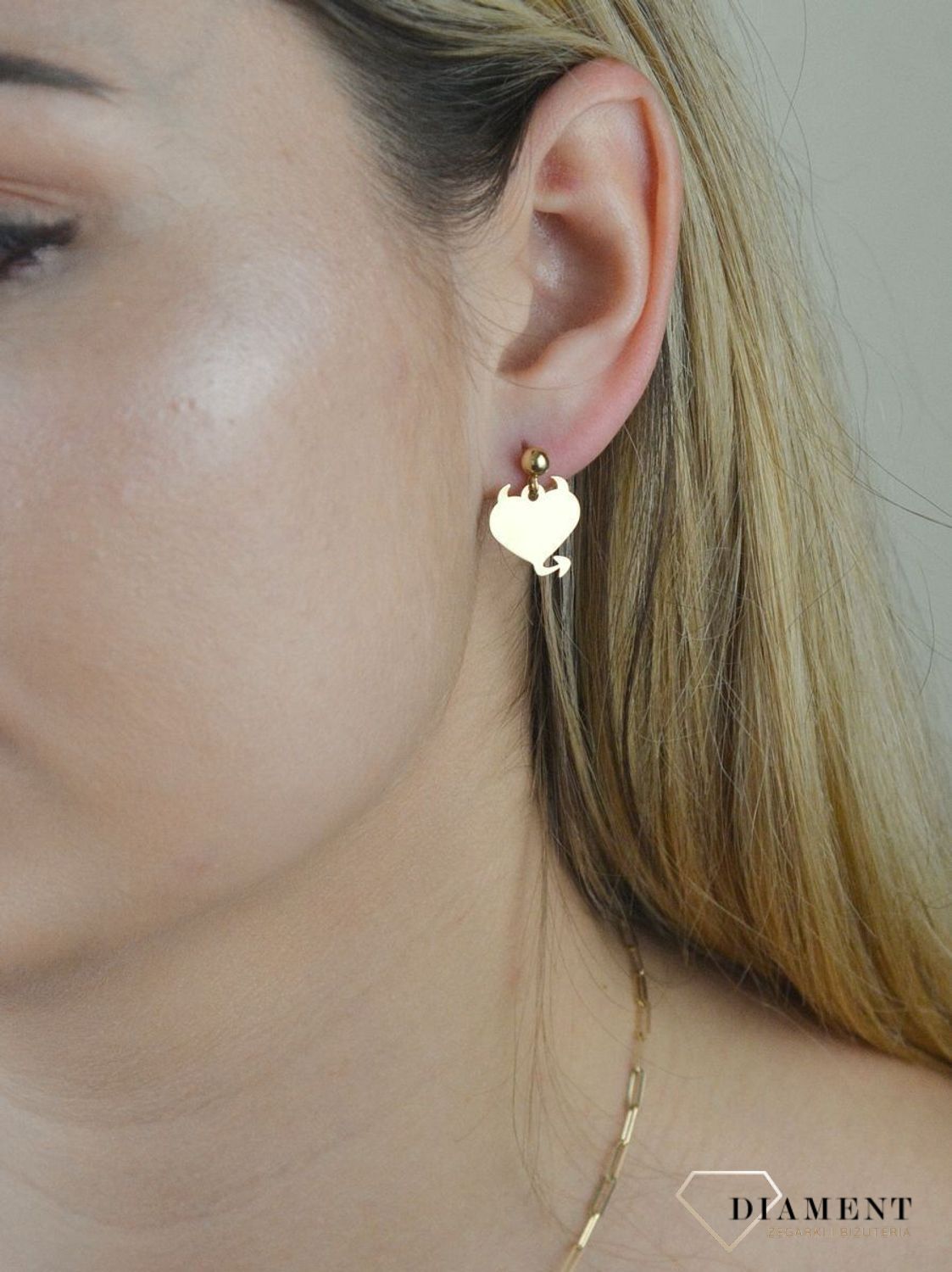 Kolczyki złote próby 585 serca wiszące diabełki KL 3022. Kolczyki złote próby 585 serca wiszące KL 3022 . Eleganckie, złote kolczyki z ozdobnym wiszącym elementem w kształcie serca. Kolczyki zapinane na wygodny sztyft..jpg